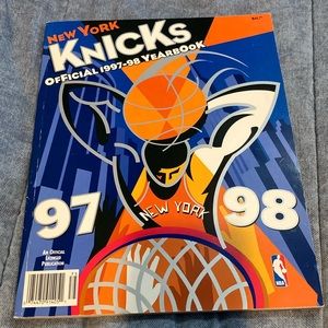 New York Knicks Official Yearbook 1997-1998 collectible pristine condition